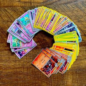 Bundle of +100 Pokémon cards